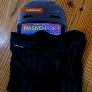 Seirus face mask.